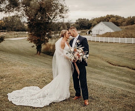 The Home Place at Valley View is a Kansas City Wedding and Reception Venue and is located just outside of Orrick, Missouri, overlooking the Missouri river bottoms. Surrounded by the breathtaking landscapes, it is the ideal mix of rustic beauty and elegant accommodations to host your rehearsal, wedding ceremony and reception.