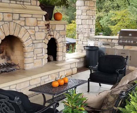 The Home Place at Valley View is a Kansas City Wedding and Reception Venue and is located just outside of Orrick, Missouri, overlooking the Missouri river bottoms. Surrounded by the breathtaking landscapes, it is the ideal mix of rustic beauty and elegant accommodations to host your rehearsal, wedding ceremony and reception.